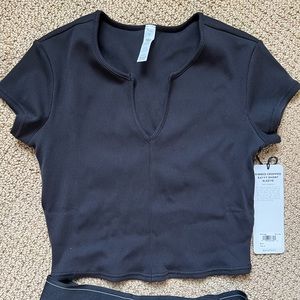 Alo Ribbed Cropped T-Shirt